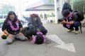 Ramon Y Tungka Melakukan Sujud Syukur