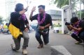 Ramon Y Tungka Melakukan Sujud Syukur