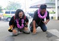 Ramon Y Tungka Melakukan Sujud Syukur