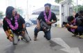 Ramon Y Tungka Melakukan Sujud Syukur