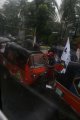 Sopir Bajaj Demo di Balai Kota