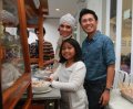 Eko Patrio Bersama Istri Selamatan Warung Komando Miliknya