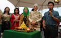 Eko Patrio Bersama Istri Selamatan Warung Komando Miliknya
