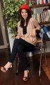 Tya Ariestya Memilih Baju Kaftan