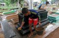 20131102_makam-uje-dibersihkan_2060.jpg