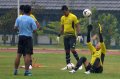 Penjaga Gawang Persib Made Wirawan dan Shahar Ginanjar Berlatih