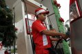 Nuansa Natal di SPBU Raden Inten