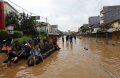 Jalan Jatinegara Barat Lumpuh Karena Banjir