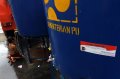 Pengungsi Banjir Kampung Pulo Manfaatkan Air Bersih
