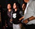 Dewi Perssik Tiba di Rutan Pondok Bambu Dewi Perssik Tiba di Rutan Pondok Bambu