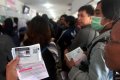Antrean Panjang Calon Penumpang KA di Stasiun Senen