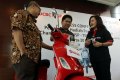 Pemberian Hadiah Program Hujan Hadiah Bank OCBC NISP