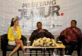 Ketua KPK dan Komesioner Bawaslu Ditemani Putri Indonesia 2014
