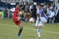  A Rahman Berebut Bola Dengan Kurniawan