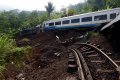 KA Malabar Bandung-Malang Terguling Akibat Tanah Longsor