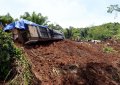 Perbaikan Jalur Kereta Api Yang Amblas