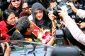 Dewi Perssik Menghirup Udara Bebas