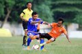Zoel Fadhli Hadang Bola Nur Iksan