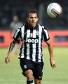 Carlos Tevez Berusaha Mengejar Bola