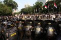 Polisi Bubarkan Demonstran Pendukung Prabowo-Hatta