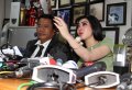 Syahrini Didampingi Hotman Kuasa Hukumnya Konpers