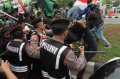 Demo Tolak UU Pilkada Bentrok