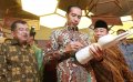 Jokowi Hadiri Hari Batik Nasional di Pasaraya Blok M