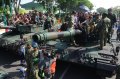 Tank Leopard Diarak Peringati HUT TNI Ke-69