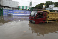 Akses-Jalan-Raya-Pondok-Aren-Terputus-Akibat-Banjir_20250304_132009.jpg