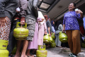 Antrean Warga Mendapatkan Elpiji 3 Kg