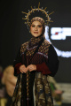 Arumi Bachsin & Irish Bella jadi Muse Busana Arinna Hijab Karya Desainer Sumenep