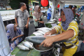 Berburu Bandeng di Rawa Belong