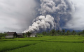 Gunung Semeru Erupsi, Luncurkan Awan Panas