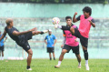 Jelang-Derby-Jatim-Persebaya-vs-Arema-FC_20241206_110151.jpg