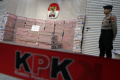KPK-Pamerkan-Uang-Rp300-Miliar-Terkait-Korupsi-PT-Taspen_20251120_202013.jpg