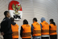 KPK-Resmi-Tahan-5-Tersangka-OTT-Sumut_20250628_181908.jpg