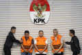 KPK-Tahan-Gubernur-Riau-Abdul-Wahid_20251105_171300.jpg