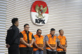 KPK-Tahan-Tersangka-Kasus-Dana-Hibah-Pokmas-Jatim_20251002_205130.jpg