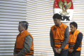 KPK-Tahan-Tersangka-OTT-di-PT-Inhutani-V_20250814_180437.jpg