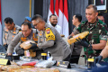 Kapolda-Jatim-Rilis-Pengungkapan-Ganja-166-Kilogram_20241204_083531.jpg