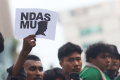 Mahasiswa-Lanjutkan-Aksi-Indonesia-Gelap_20250220_210802.jpg