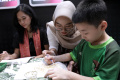 Melukis Batik di Pameran INACRAFT 2025