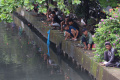 Memancing-Ikan-saat-Banjir_20250129_193713.jpg