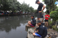 Memancing-Ikan-saat-Banjir_20250129_193853.jpg