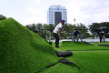 Memasang-Rumput-Sintetis-Baru-di-Taman-Alun-alun-Kota-Bandung_20241026_122714.jpg