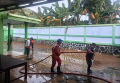 Membersihkan-Material-Sisa-Banjir-di-Kabupaten-Malang_20250525_160231.jpg