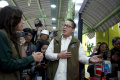 Menkomdigi Meutya Hafid Kunjungi Posko Siaga Telkomsel