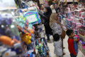 Omzet-Penjualan-Mainan-Pasar-Gembrong-Menurun_20250403_200036.jpg