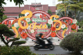 Ornamen-Imlek-di-Depan-Balai-Kota-Surabaya_20250125_080814.jpg