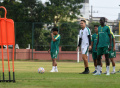 Paul-Musnter-Latih-Teknik-Pemain-Persebaya-di-Lapangan-Thor_20241014_172712.jpg